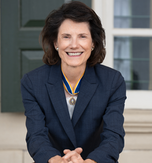 安妮·尼尔·佩特里 (Anne Neal Petri)， 24任弗农山妇女协会董事